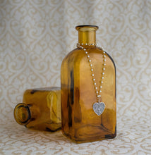 Load image into Gallery viewer, Floral vine & keyhole heart