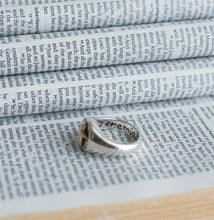 Load image into Gallery viewer, Classic Cross signet ring